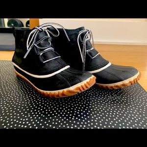 Sorel Out N About Women’s Leather Snow Boot